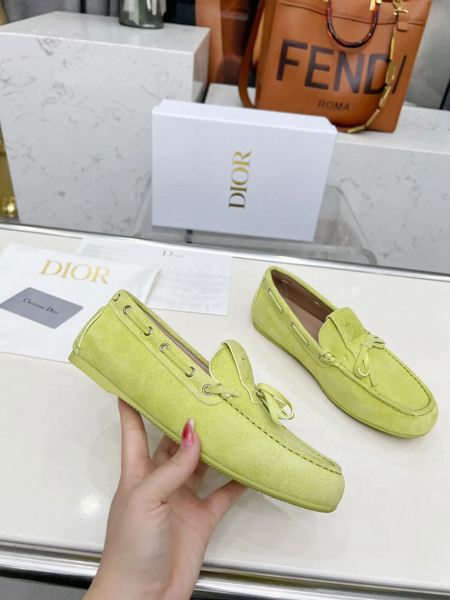 👟👟Ex-factory price 500👟👟 Dior's new spring and summer ultra-light jelly series loafers are brand new. The layout strives to create fashionable classic items. New products created at the first substantial show of Paris Fashion Week. The inspiration is cleverly combined by the D chief designer on the perfect shoe shape. Paired with brand buckles, it is even more fashionable! Original version, perfect and exquisite workmanship!  ✔️Upper: original fabric ✔️Inner lining: imported sheepskin lining ✔️Sole: original outsole ✔️Size: #35-41 (40 41 customized items are not returnable)